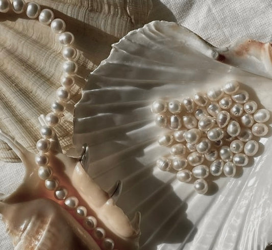 Les secrets de l'artisanat: Découvrez le métier de joaillier derrière les bijoux artisanaux de Lunaris Jewellery